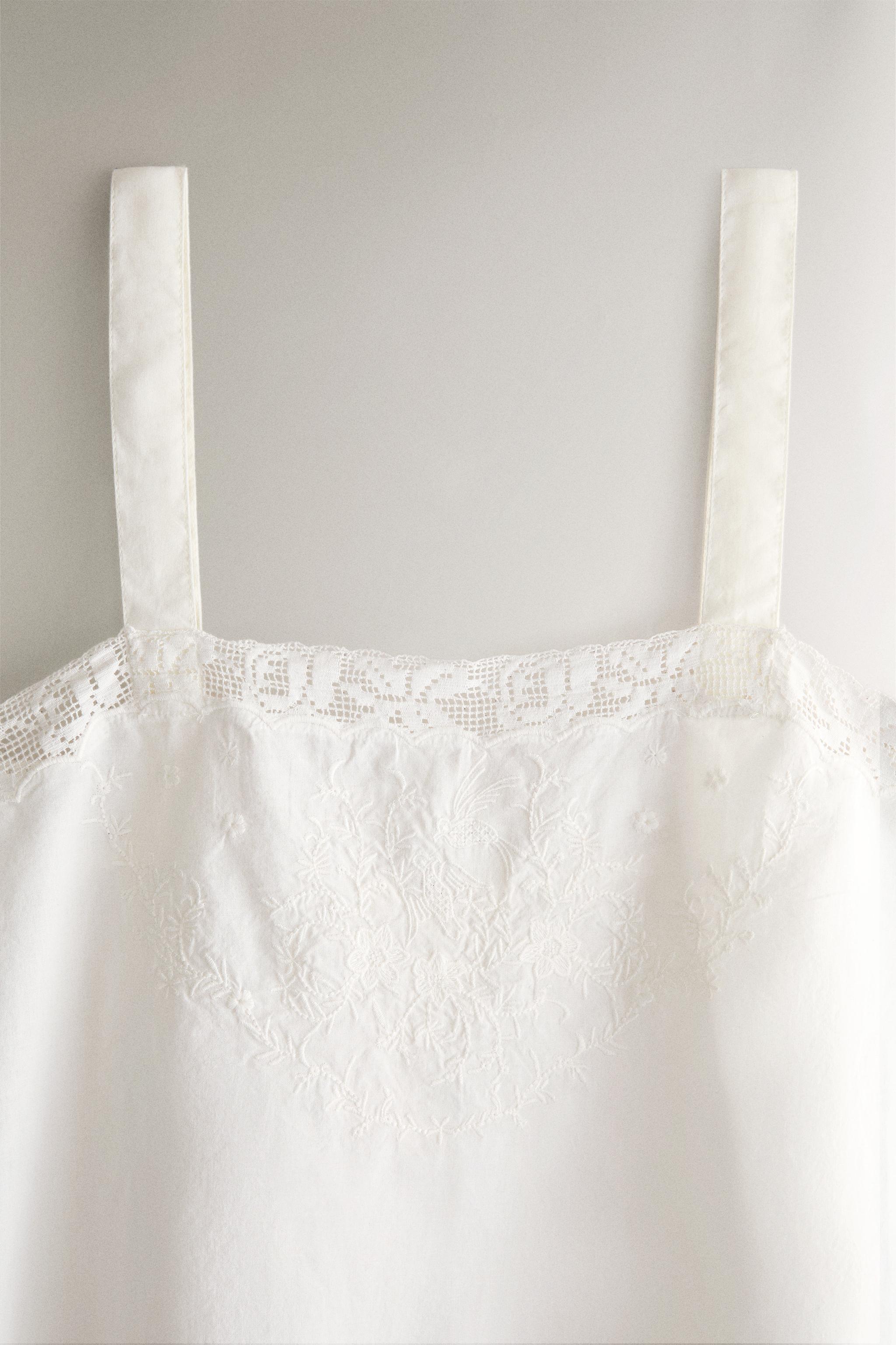 TOP EN COTON BRODÉ